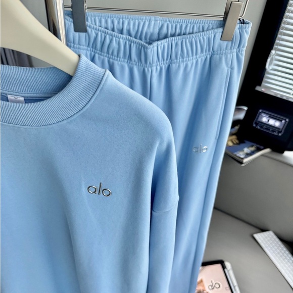 ALO Yoga Tops - ALO Yoga Light Blue Sweatshirt
